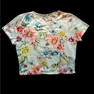 White short sleeve floral croptop